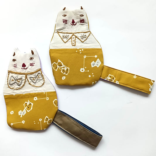 Pouches_Cat tail_Embroidery x City and the Butterfly